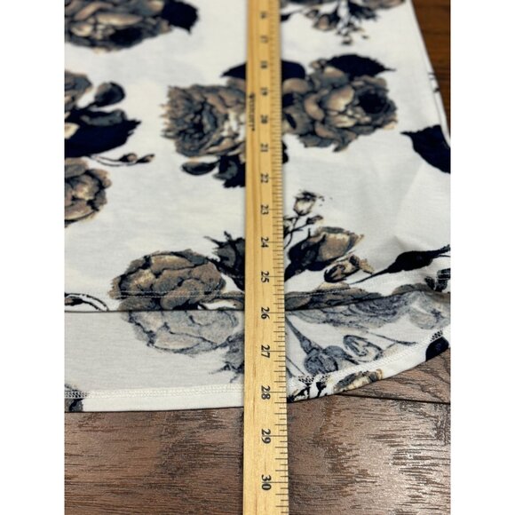 NEW LuLaRoe Womens Knit Tunic Top M Short Sleeve White Black Floral Scoop Neck - Picture 7 of 7